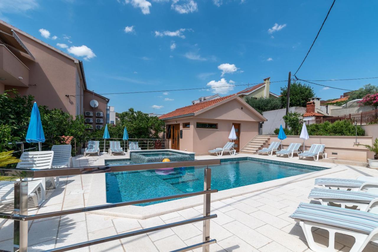Apartments Villa Magdalena โตรกีร์ ภายนอก รูปภาพ