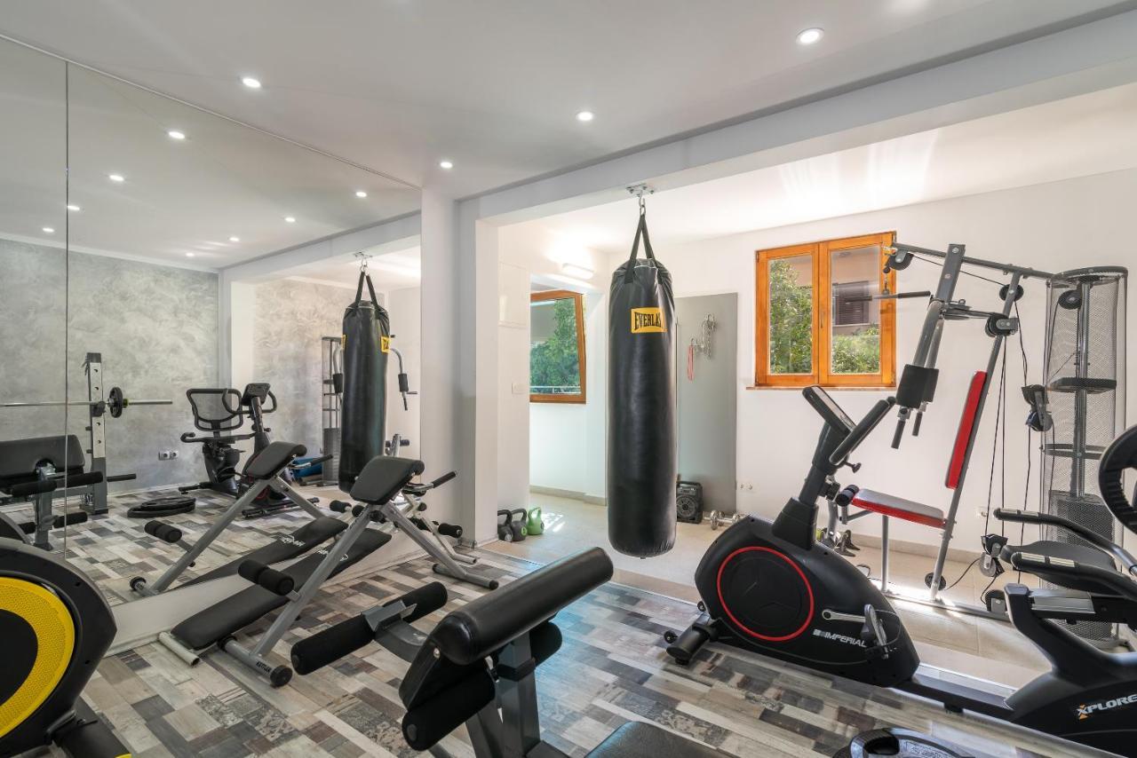 Apartments Villa Magdalena โตรกีร์ ภายนอก รูปภาพ