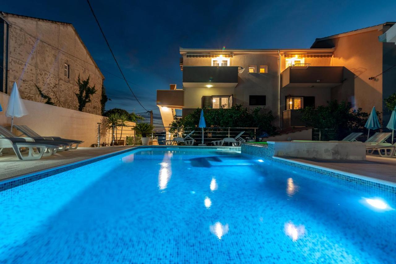 Apartments Villa Magdalena โตรกีร์ ภายนอก รูปภาพ