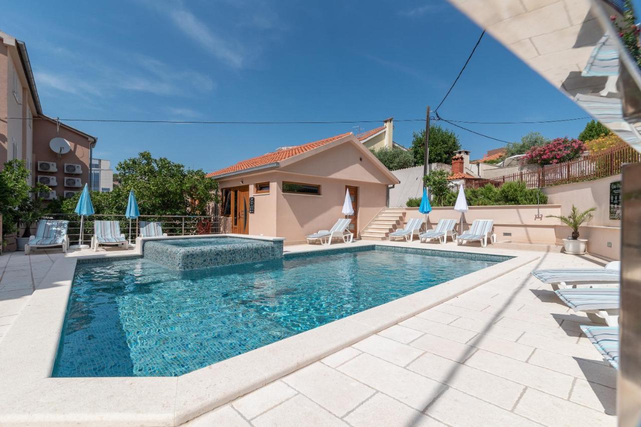 Apartments Villa Magdalena โตรกีร์ ภายนอก รูปภาพ