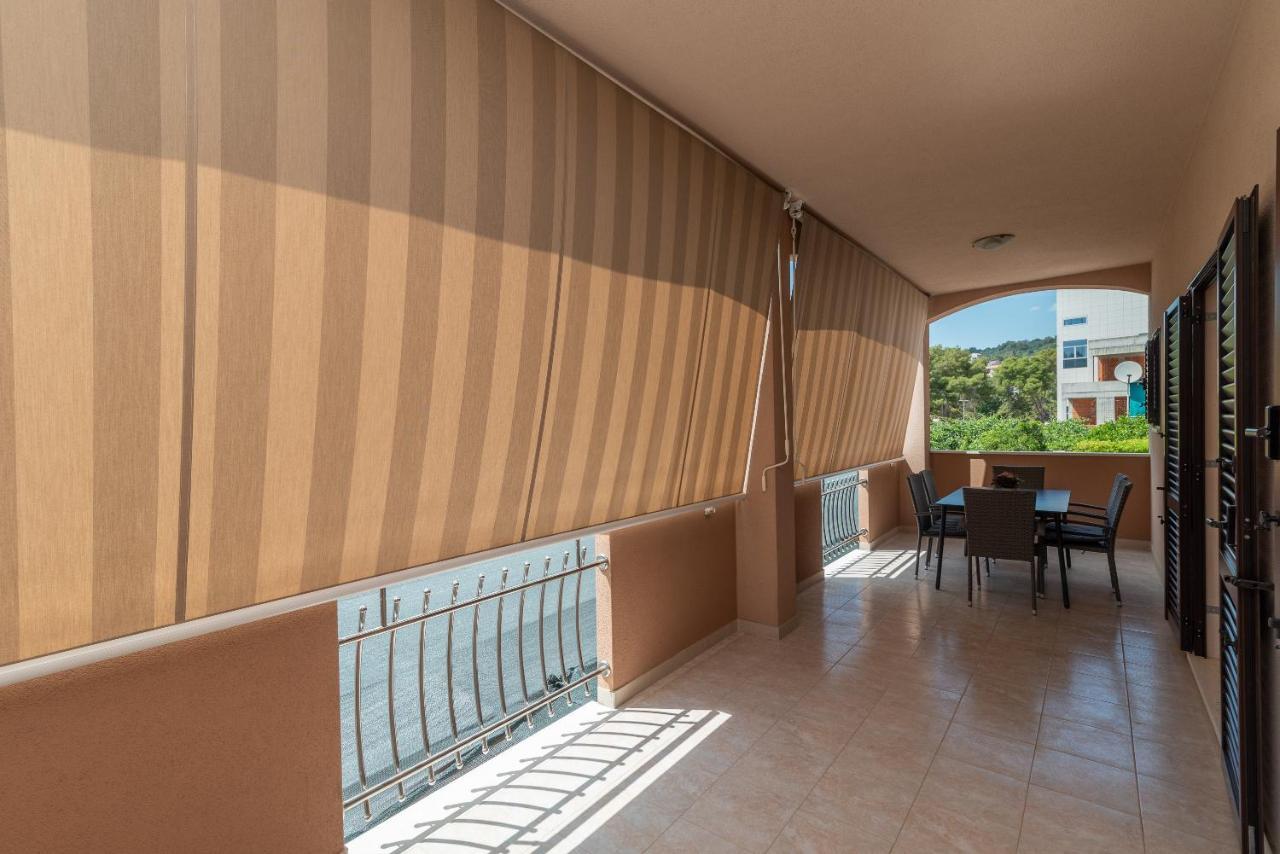 Apartments Villa Magdalena โตรกีร์ ภายนอก รูปภาพ