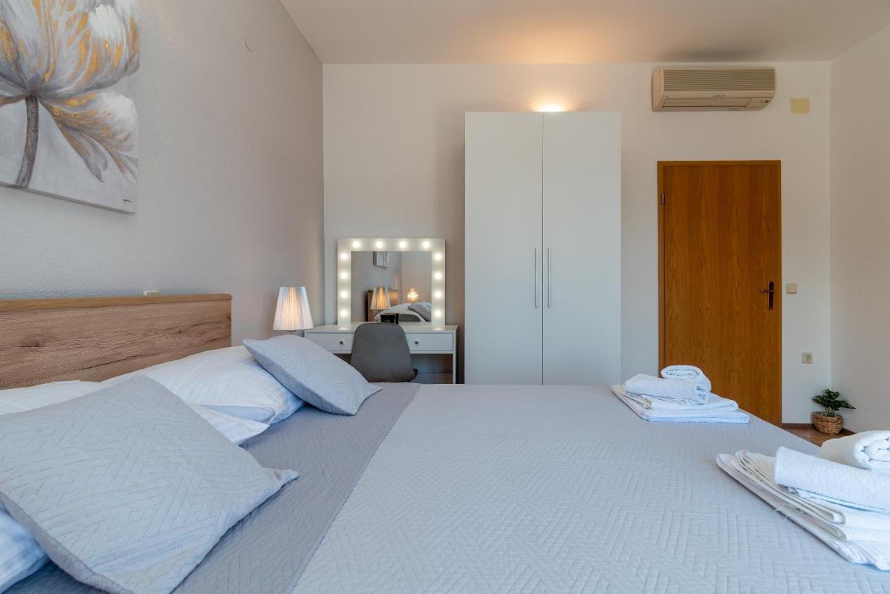 Apartments Villa Magdalena โตรกีร์ ภายนอก รูปภาพ