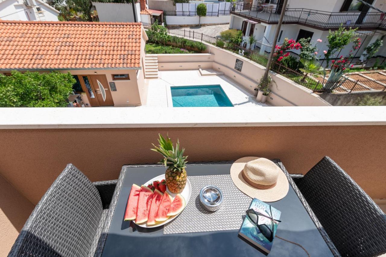 Apartments Villa Magdalena โตรกีร์ ภายนอก รูปภาพ